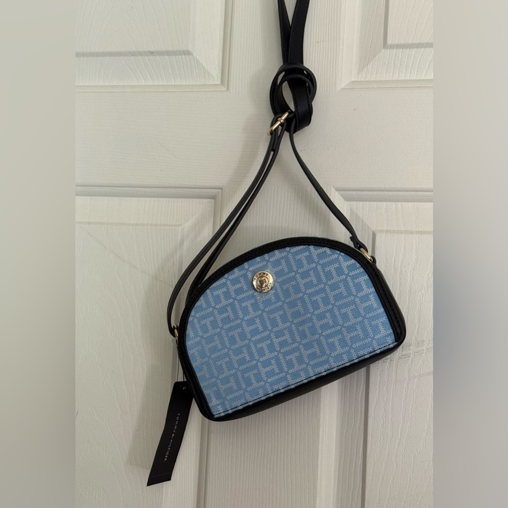 NWT Tommy Hilfiger Blue and Navy Patterned Crossbody Bag